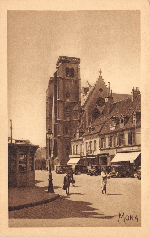 Place Bossuet — église Saint-Jean — éditeur MONA - Frente