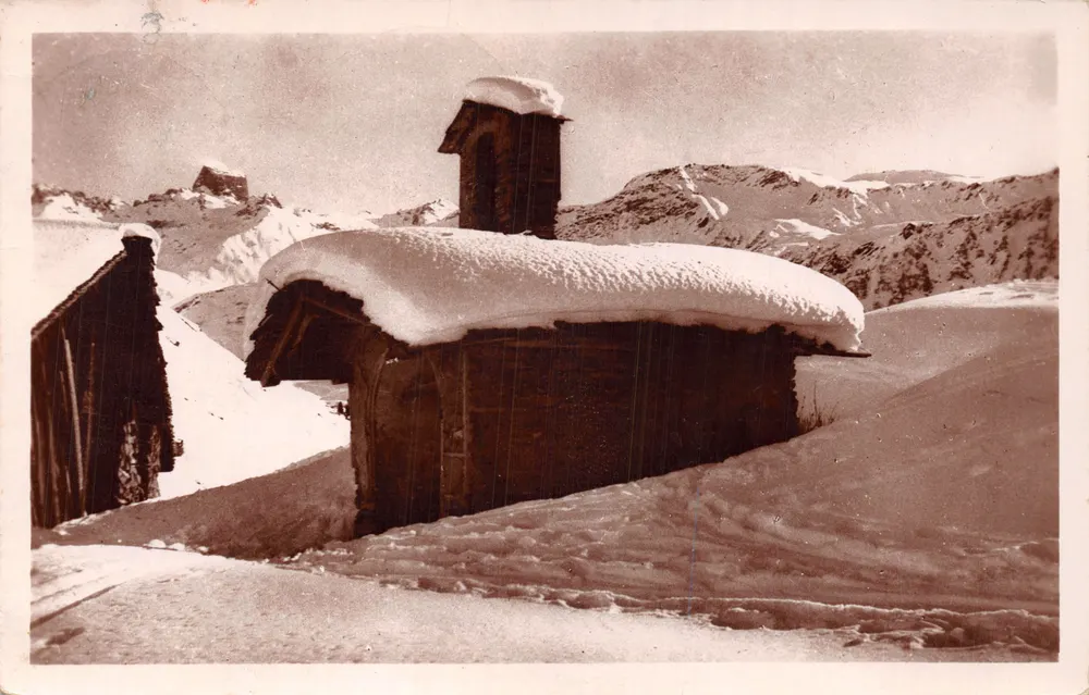 Schneeverdeckte Kapelle — Alpenberg — Verlag Phot. H. Gerinrand — Nr. (9) - Vorderseite