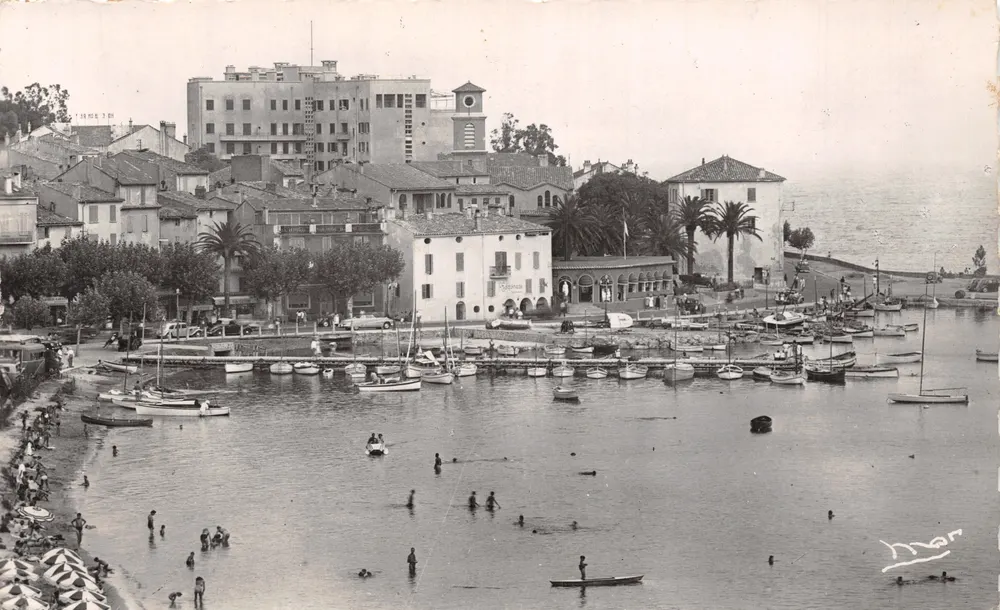 Sainte-Maxime-sur-Mer — La Plage et le Port — Éditions Manuél, Nice - Recto