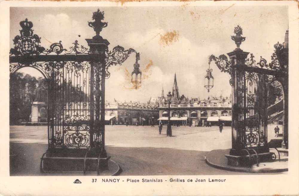 Nancy - Place Stanislas - Grilles de Jean Lamour — éditeur AHA, n° 37 - Recto