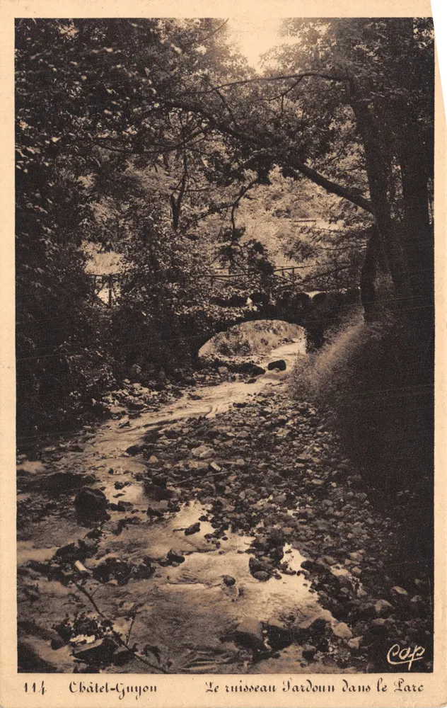 Châtel-Guyon — Le ruisseau Pardoun dans le Larc — éditeur CAP - 앞면