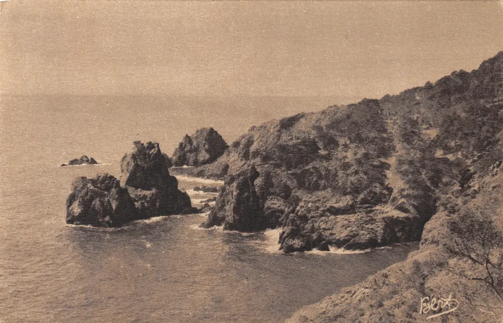 Les Rochers du Dramont — vue côtière rocheuse — éditeur HELGRA - Recto