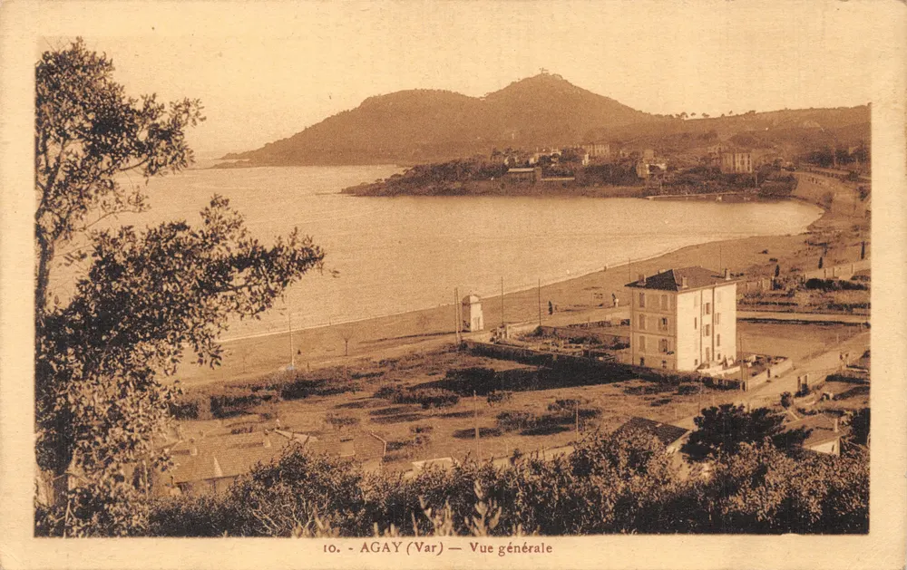Agay (Var) — Vue générale — Édition Galeries de l'Esterel - Recto