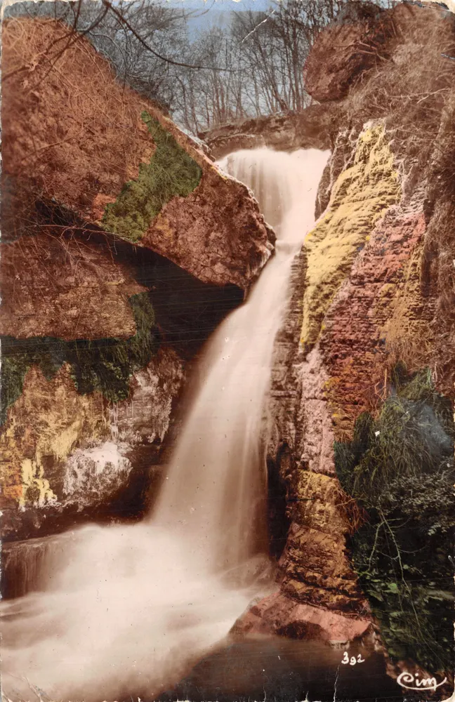 Sassenage (Isère) — Wasserfall des Blauen Schachtes — Auf der Ansichtskarte gedruckt n°392 - Vorderseite