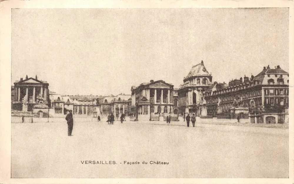 Versailles - Façade du Château — éditeur A. COSSÉ, n°8t - 앞면