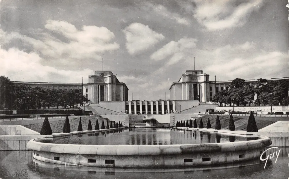 Palais de Chaillot — vu des jardins — Éditions d'Art GUY, n° 3010 - Recto