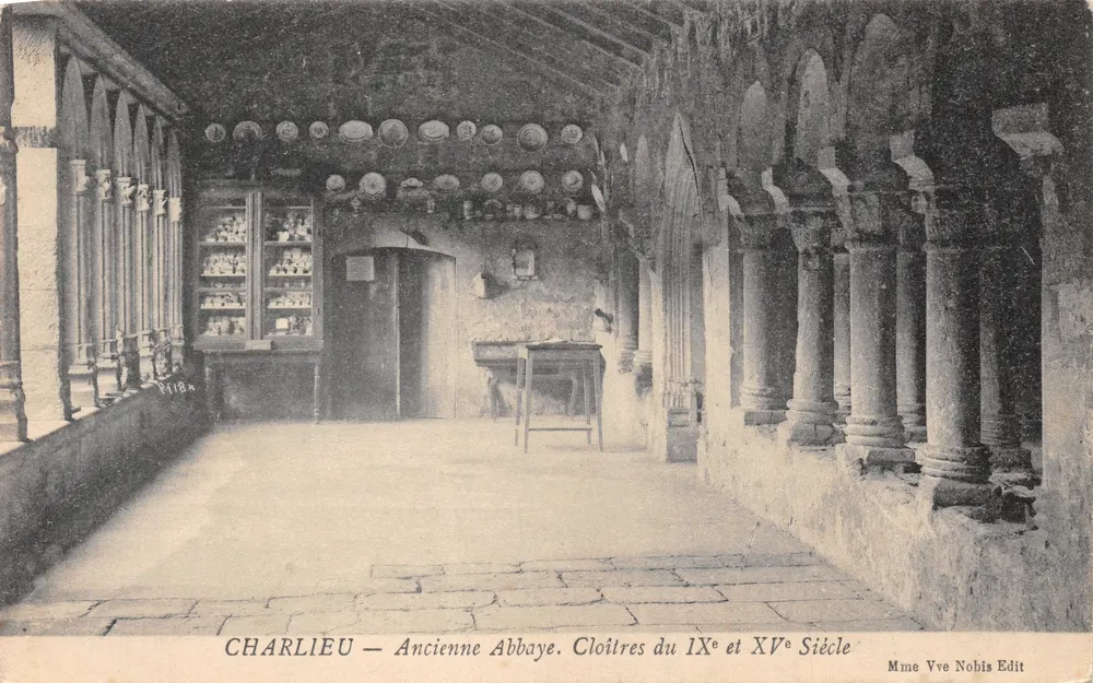 Charlieu — Ehemalige Abtei. Klosterräume aus dem 9. und 15. Jahrhundert — Mme Vve Nobis Edit - Vorderseite