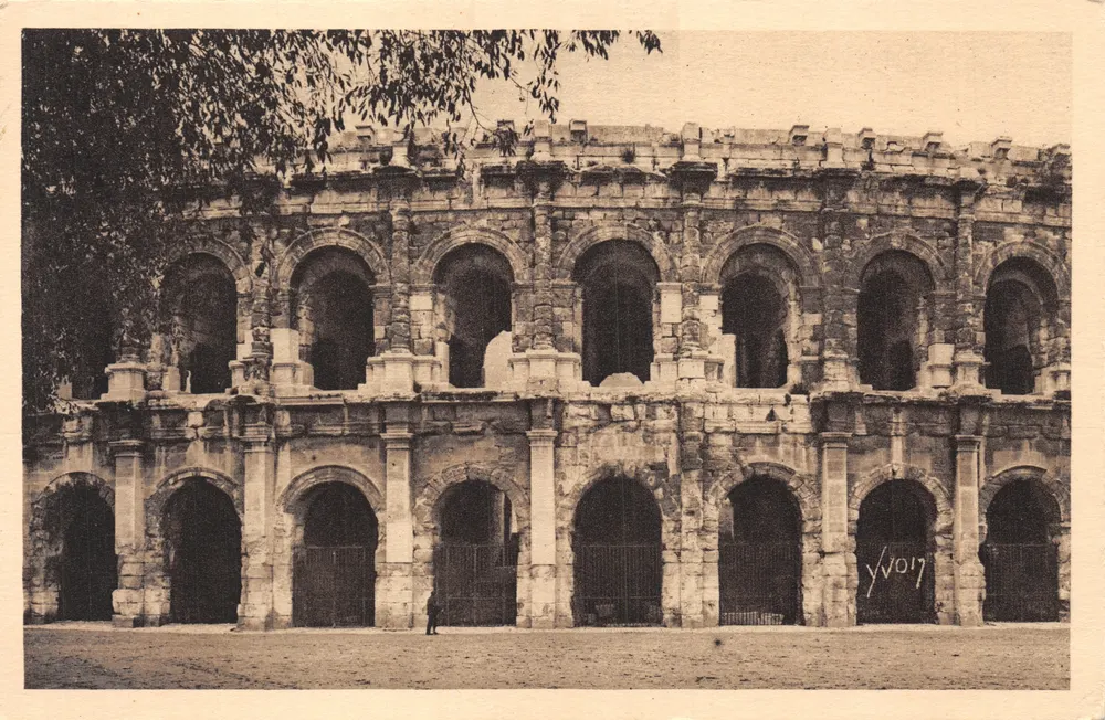 Nîmes — Les Arènes — Éditions d'Art YVON - Recto