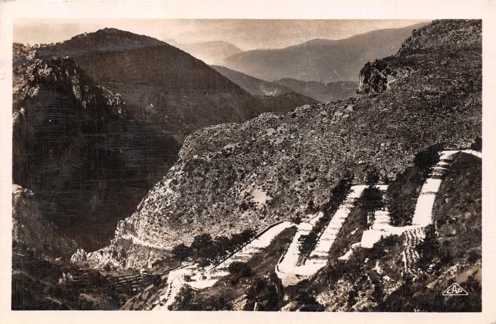 Route von Italien — Schleifen des Col de Braus — Verlag C.A.P. Strasbourg - Vorderseite