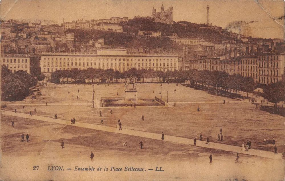 LYON. — Ensemble de la Place Bellecour. — LL. — N° 27 - आगे