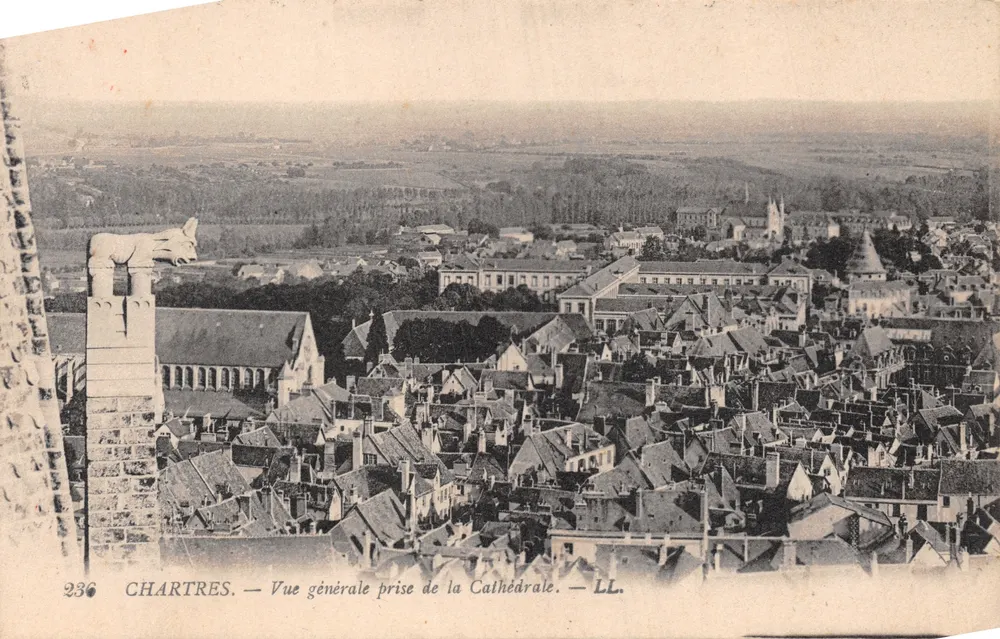 Chartres — Vue générale prise de la Cathédrale — LL. — N° 236 - Recto