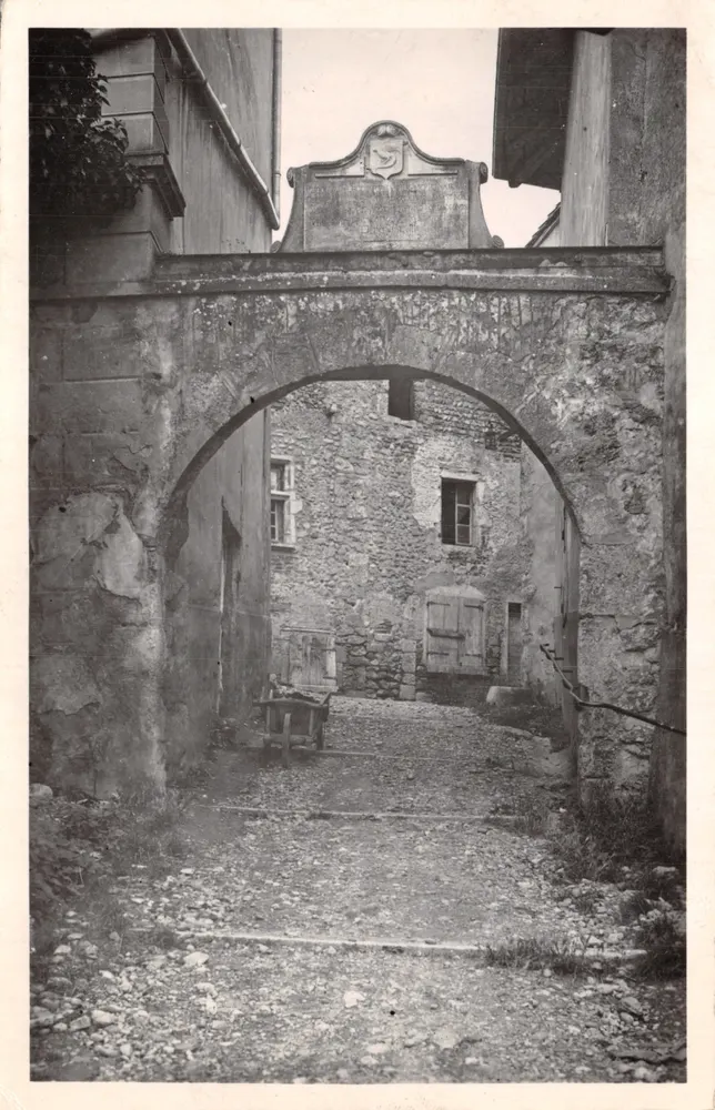 Pérouges (Ain) — entrée par la porte d'En-Bas — éditeur imprimeur non visible - 앞면