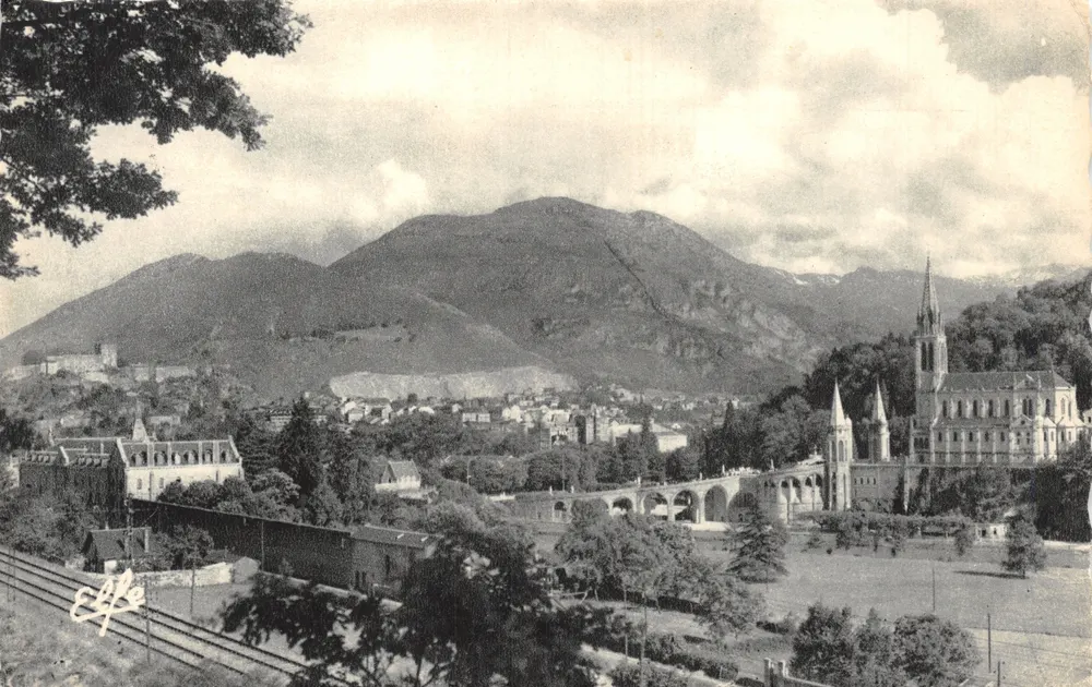 Lourdes — Allgemeiner Blick aus der Richtung von Pau — Éditions Lourdes - Vorderseite