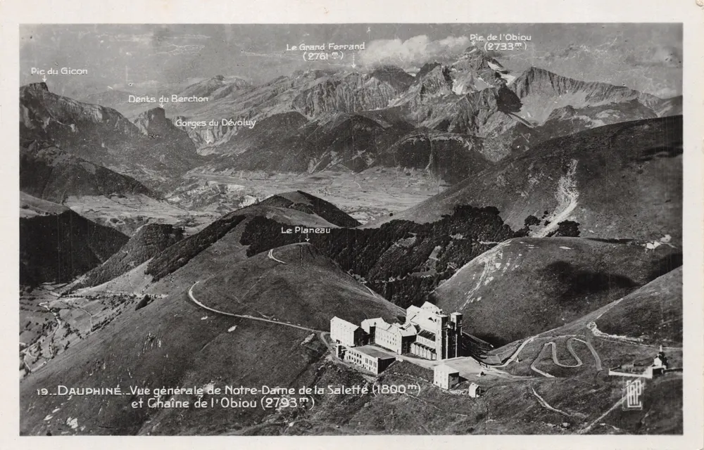 Allgemeiner Blick auf Notre-Dame de la Salette — Verlag C.A.R.-PARIS, Nr. 19 - Vorderseite