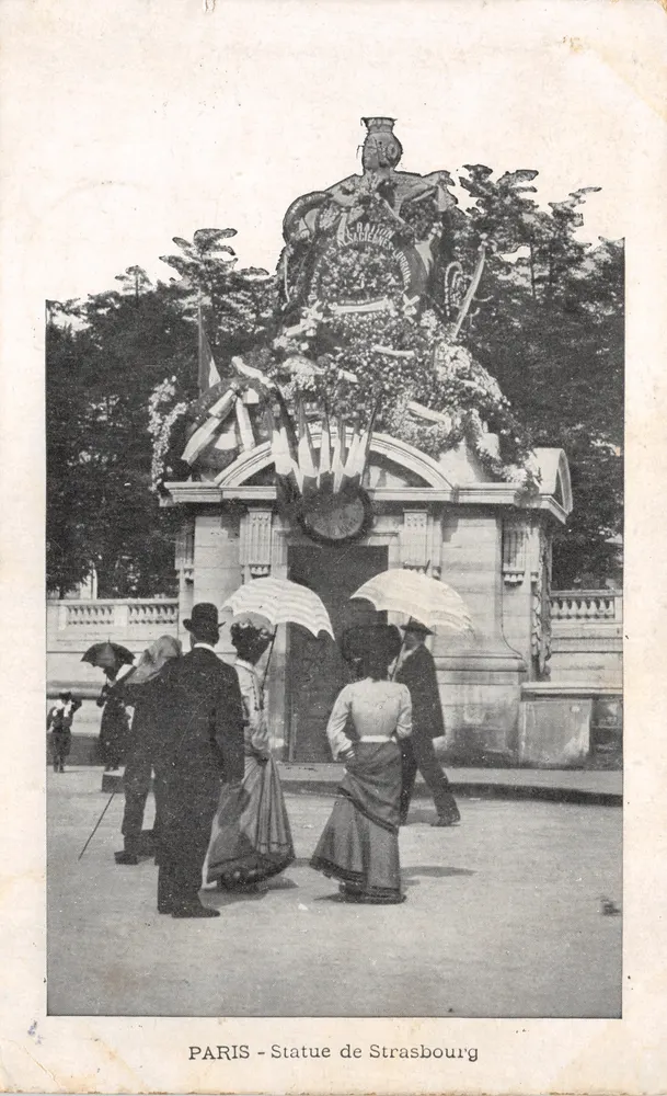 PARIS - Statue de Strasbourg — monument orné de couronnes, éditeur non visible - Recto