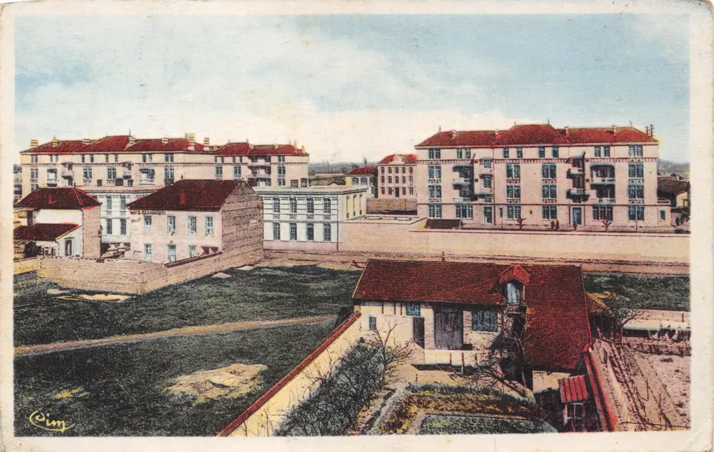 Roanne (Loire) — Caserne Combès — éditeur Combier Imp. Macon - Recto