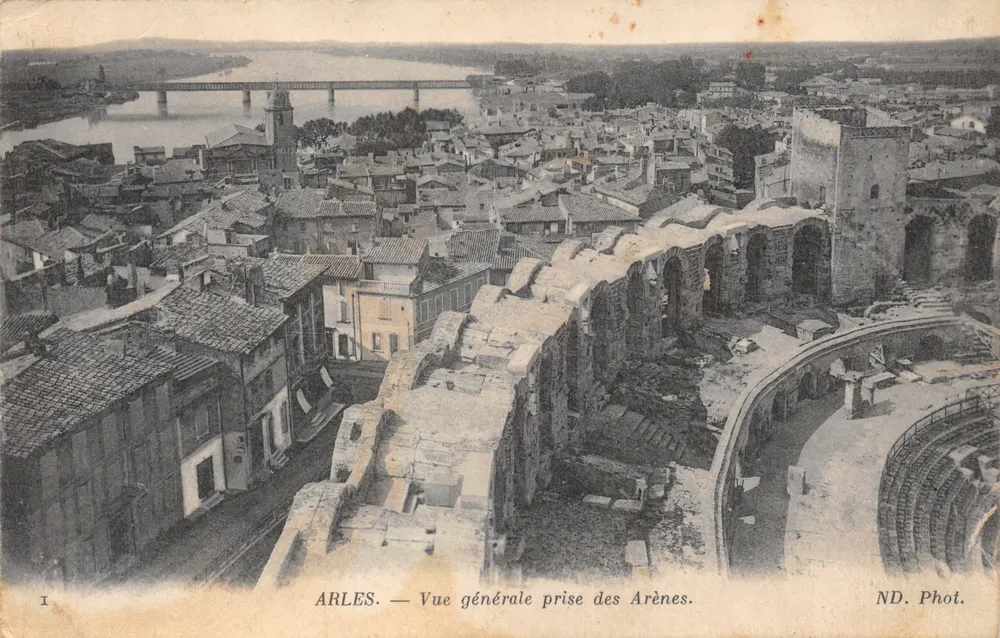 Arles — Vue générale prise des Arènes — ND. Phot - Recto