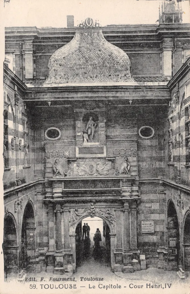 Toulouse — Das Capitole — Cour Henri IV — Verleger F. Fourment - Vorderseite