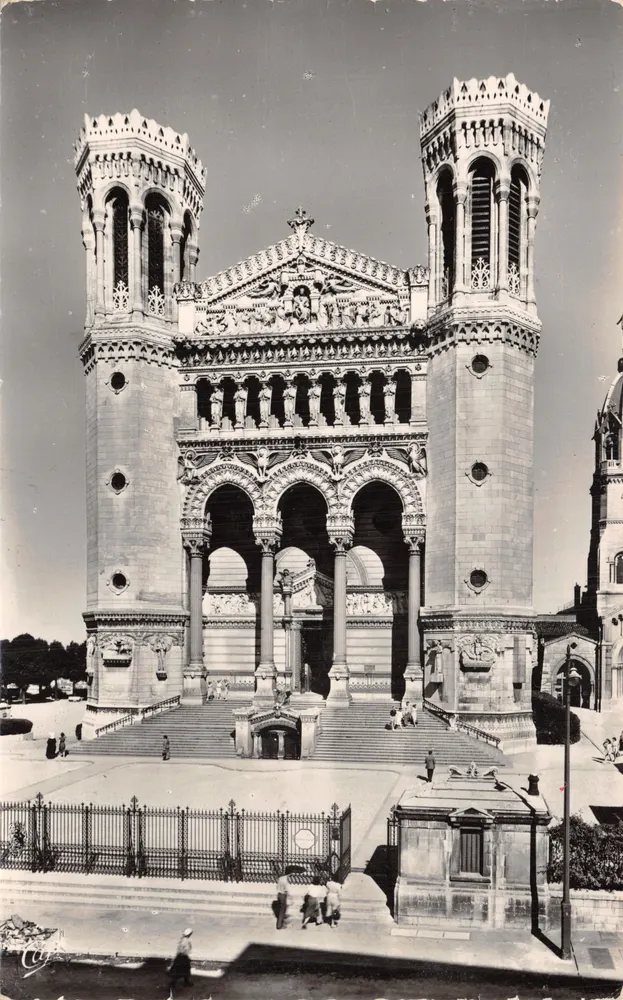Basilika Notre-Dame de Fourvière — Lyon — Verleger Réal-Photo, Nr. (57) - Vorderseite