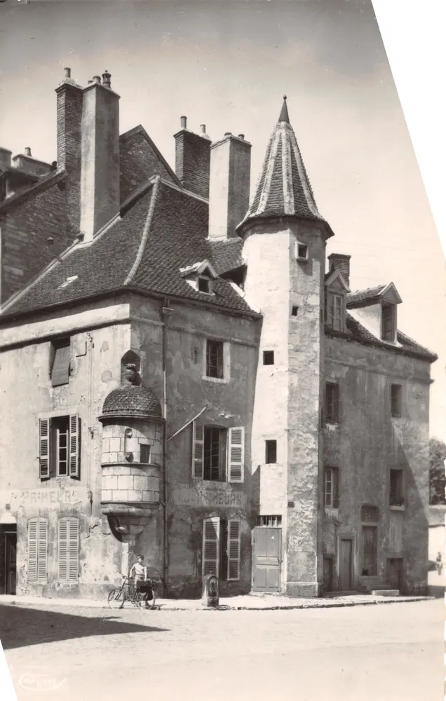Beaune (C.-d'Or) — Haus Colombier mit kegelförmigem Turm — IMP. COMBIBIER (S.-et-L.) - Vorderseite