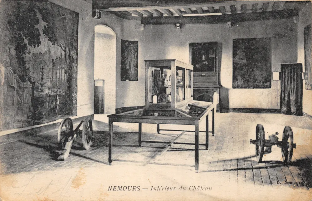 Nemours — Intérieur du Château — éditeur M. D. Nemours - 앞면