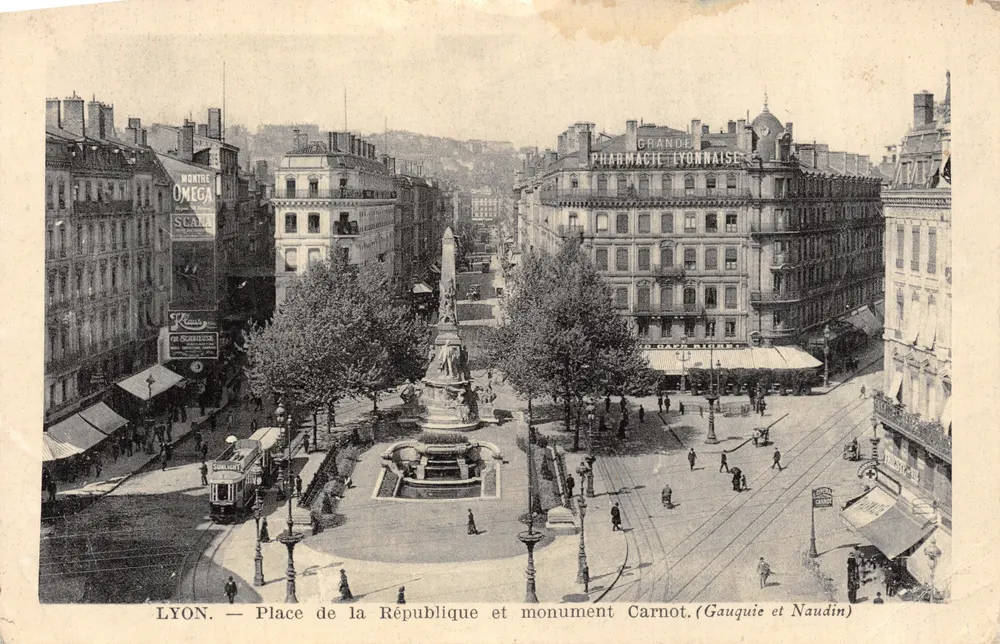 LYON — Platz der Republik und Denkmal Carnot — (Gauquie et Naudin) - Vorderseite