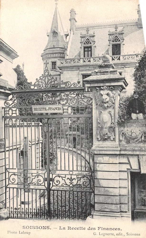 Soissons — Ansicht des Eingangs des Finanzamtgebäudes — G. Laguerre, Verlag, Soissons - Vorderseite