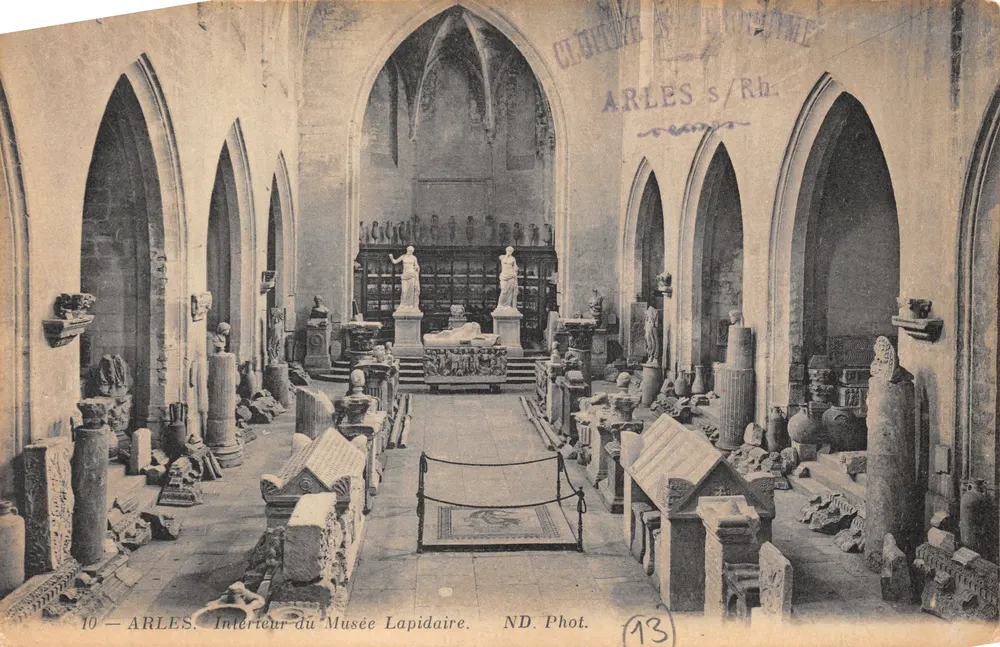Arles — Intérieur du Musée Lapidaire — ARLES s/Rh. (éditeur) - Recto