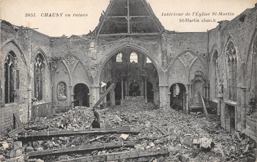 Chauny in Ruinen — Innenansicht der Kirche St-Martin — Verlag: COTELLE-CROIX - Vorderseite