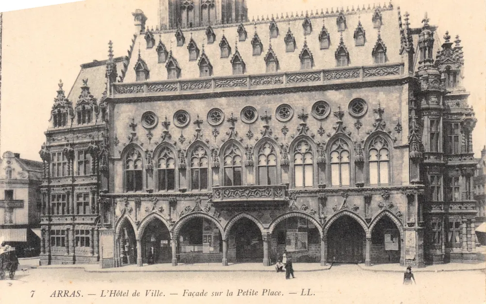 Arras — Das Rathaus — Fassade auf dem Kleinen Platz — LL. — n°7 - Vorderseite