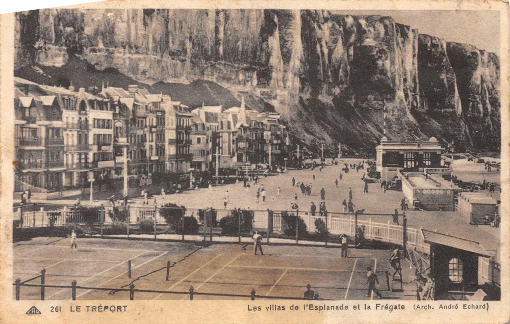 Le Tréport — Die Villen der Esplanade und die Frégate (Arch. André Echard) — n° 261 - Vorderseite