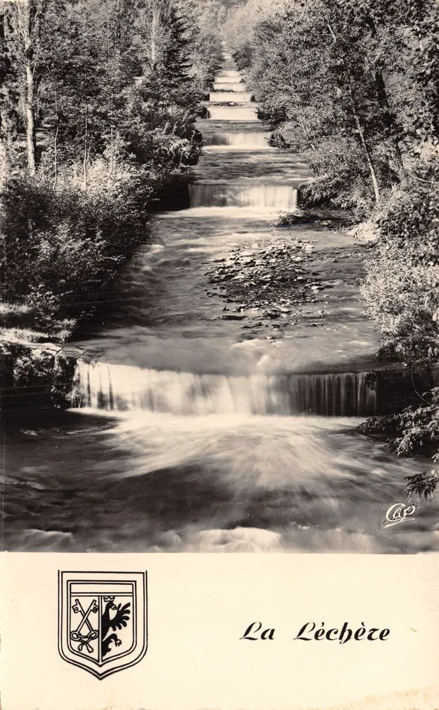 La Lèchêze — Treppenwasserfall inmitten des Waldes — Verlag Réal-Photo, Nr. 413 - Vorderseite
