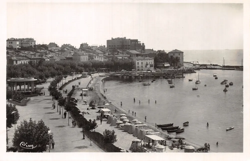 STE-MAXIME-sur-MER — Boulevard de la Plage — éditeur COMBIBIER IMP. MACON - Recto