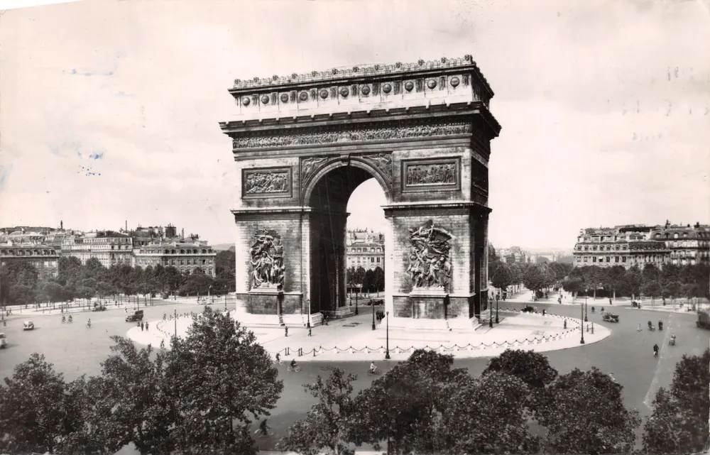 Paris - Der Arc de Triomphe — Panoramablick — Éditions O.P. Paris - Vorderseite