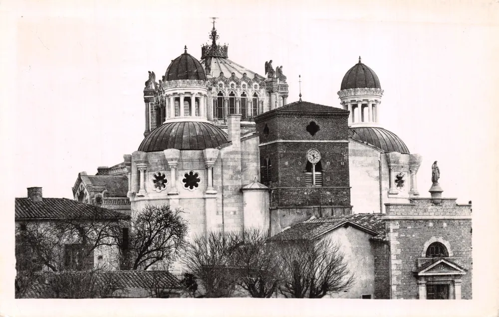 Die Basilika und die alte Kirche von Ars — Cliché R. VILLAND - Ars - Vorderseite