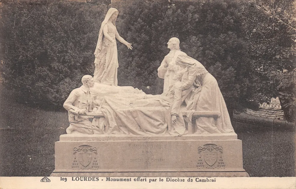 LOURDES - Monumento oferecido pelo Bispo de Cambrai - Frente