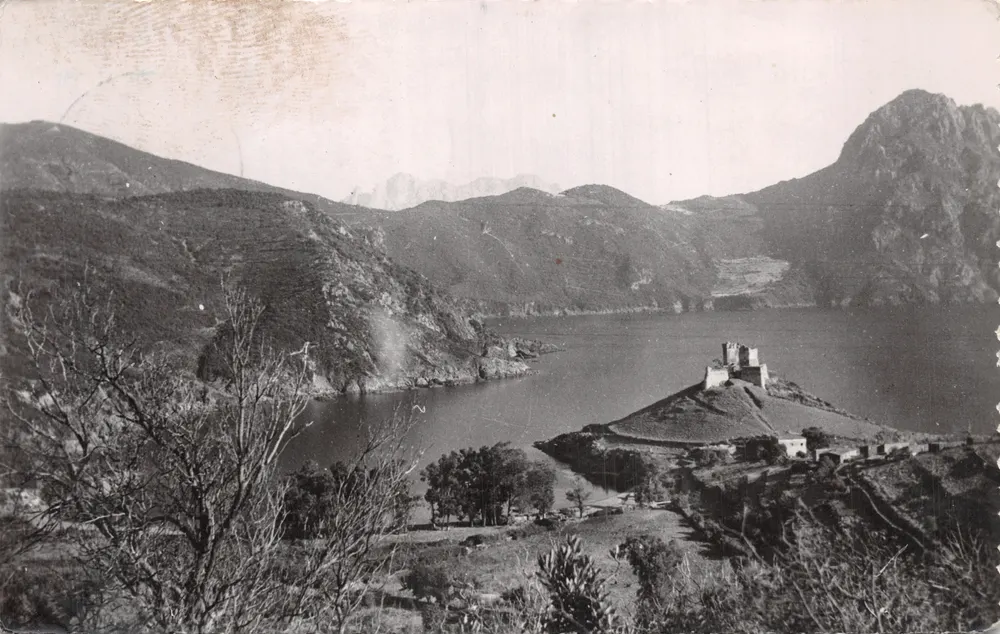 Schloss Pigna — Aussicht auf den See Girolata — Les Éditions A. TOMASI - Ajaccio - Vorderseite