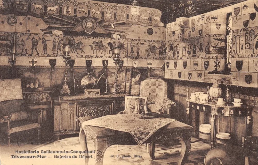 Hostellerie Guillaume-le-Conquérant — Galeries du Départ — M. C., photo, Dives-sur-Mer - Vorderseite