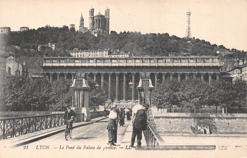 LYON — Die Brücke des Palasts der Gerechtigkeit — AUF DER KARTE DRUCKT - Vorderseite