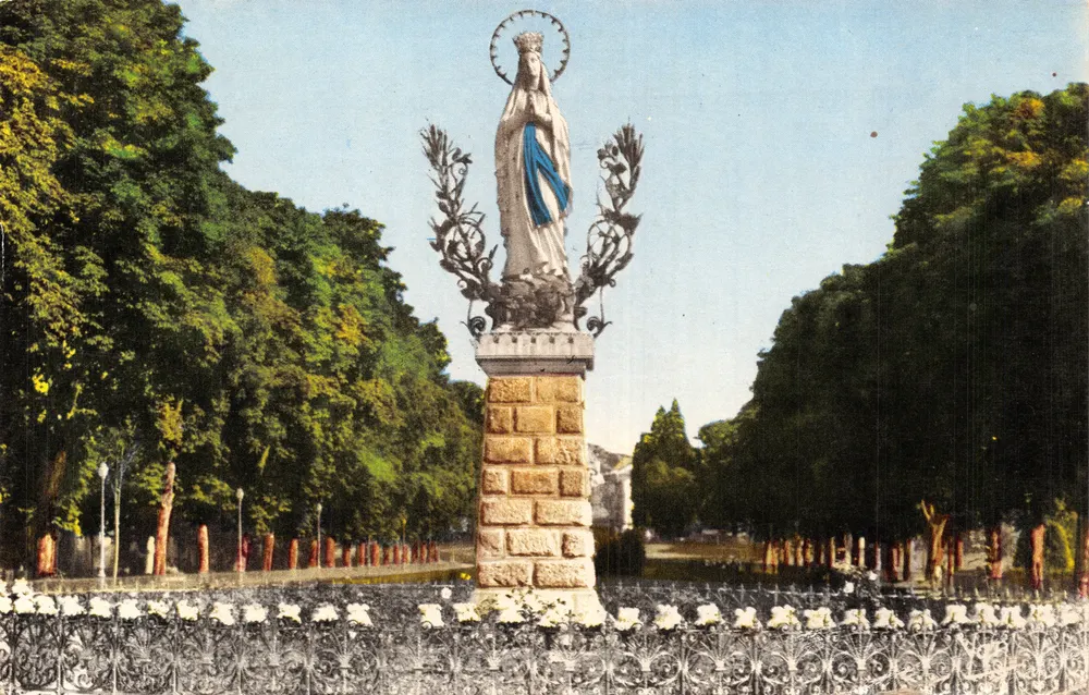 Statue der gekrönten Jungfrau — Lourdes — Verlag P. CHAMBON-QUINAULT - Vorderseite