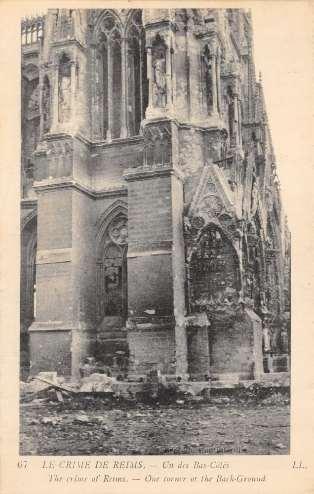 Catedral de Reims — Um dos Lados Laterais — LL. n°67 - Frente
