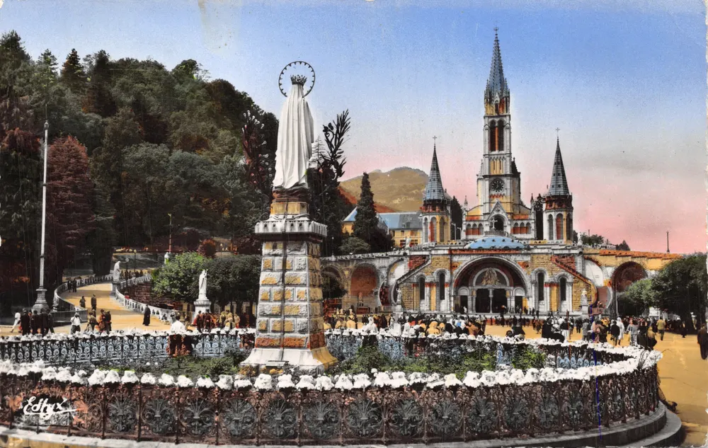 Lourdes — Basilika und Statue der gekrönten Jungfrau — Verleger Edhyx - Vorderseite