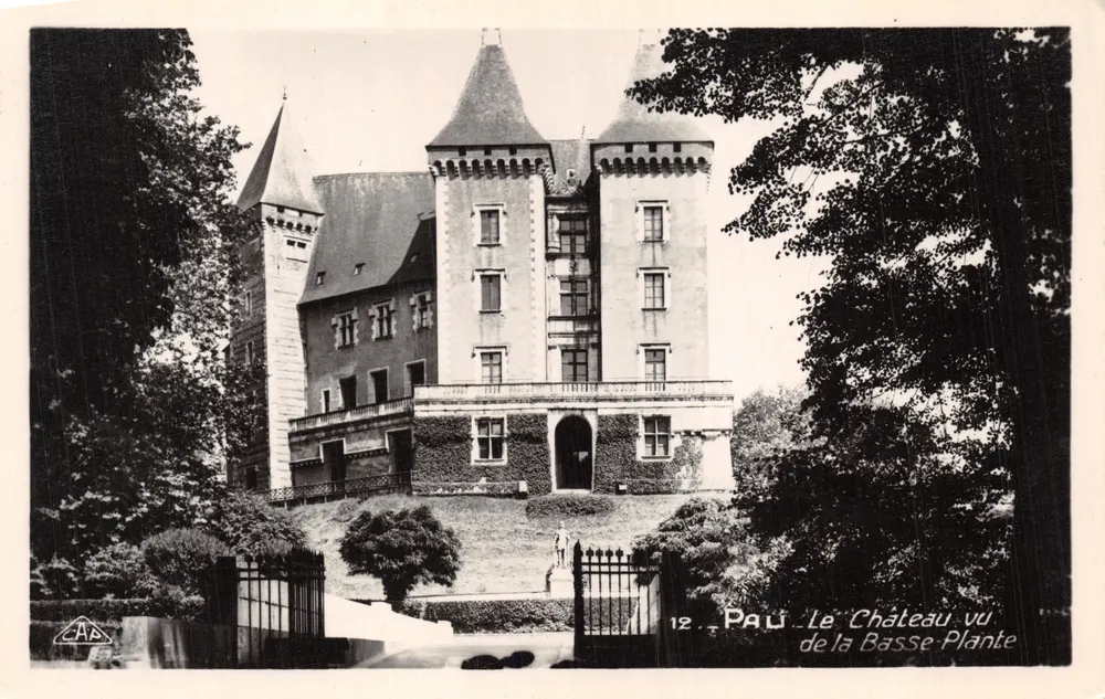 Pau — Le Château vu de la Basse-Plante — éditeur CAP — n° 12 - Recto