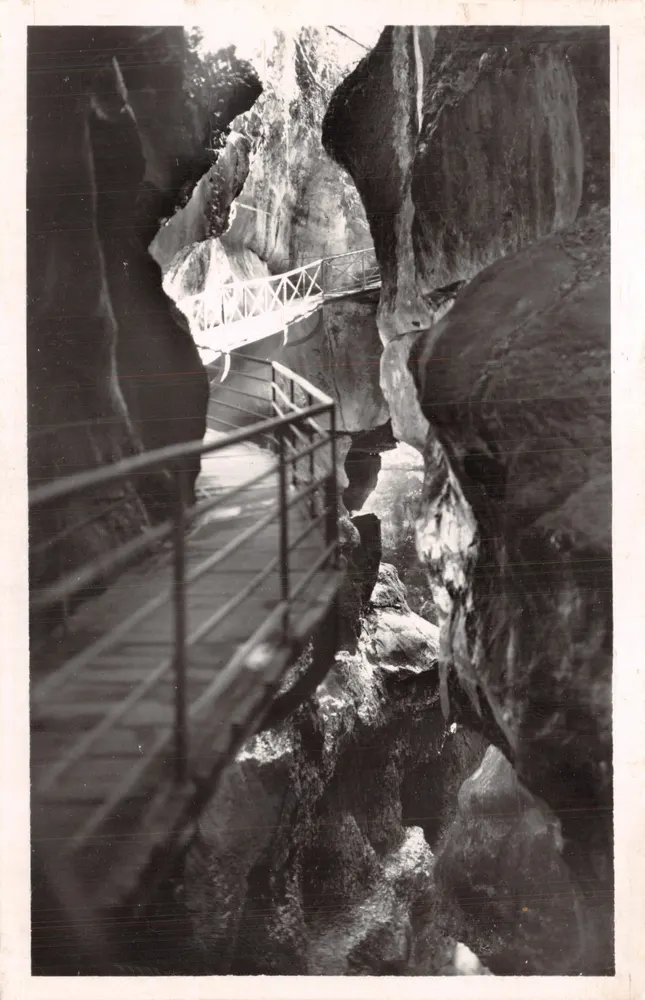 Die Gorges du Fier — Die Sonne in den Gorges — Edition GIL, Annecy - Vorderseite