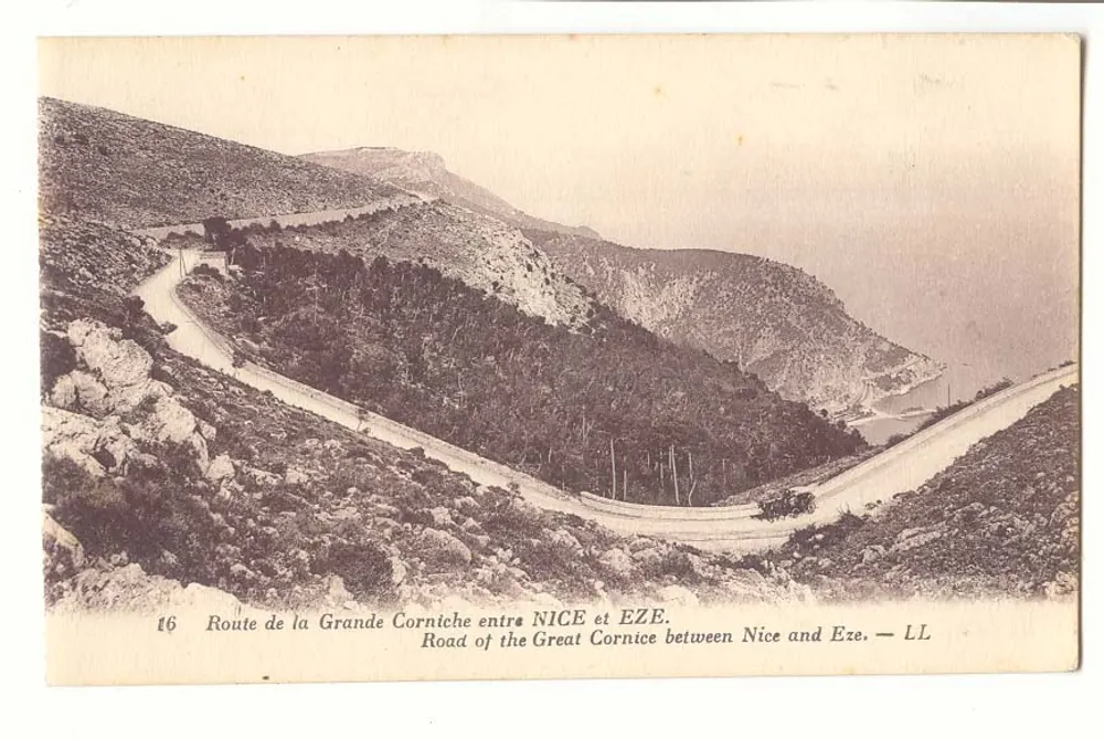 Rodovia da Grande Corniche entre Nice e Eze — LL - Frente