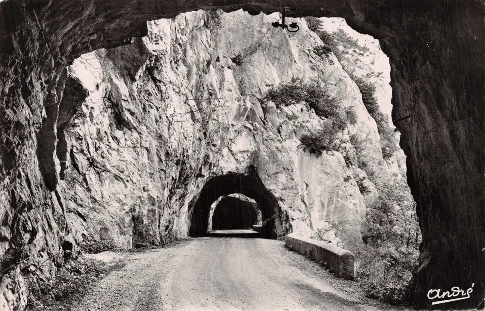 Les Tunnels — Les Petits Goulets — Édition d'Art André, Grenoble - आगे