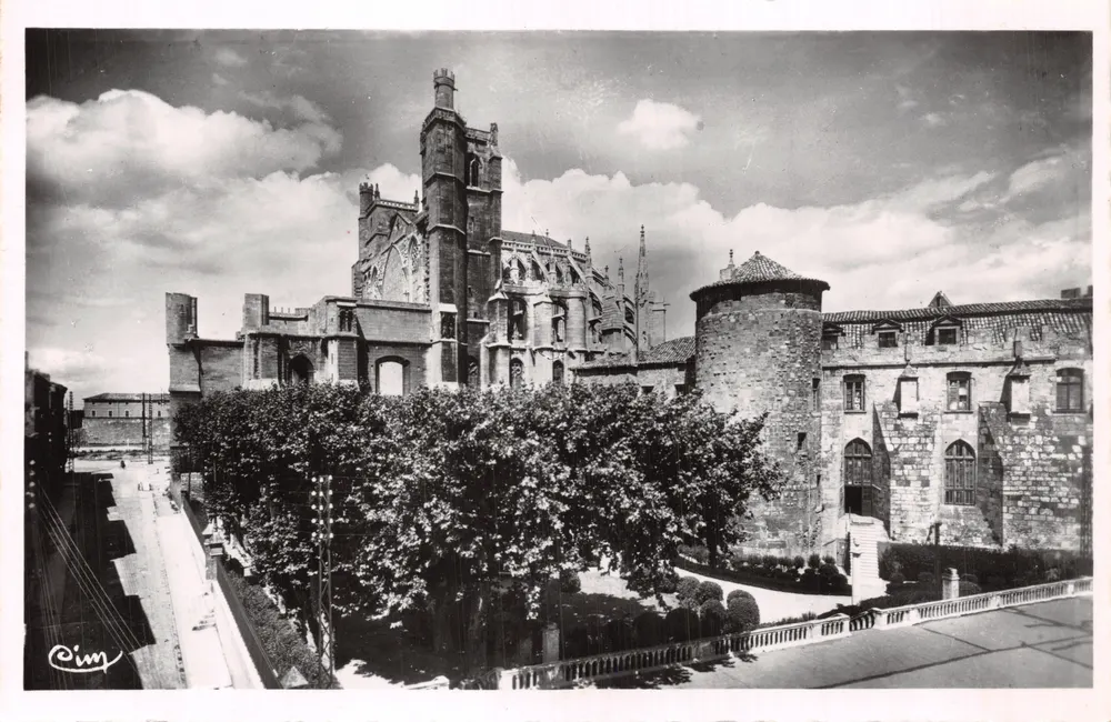 NARBONNE (Aude) — Die Kathedrale und der Garten des Museums — PHOTO COMBIBIER MACON - Vorderseite
