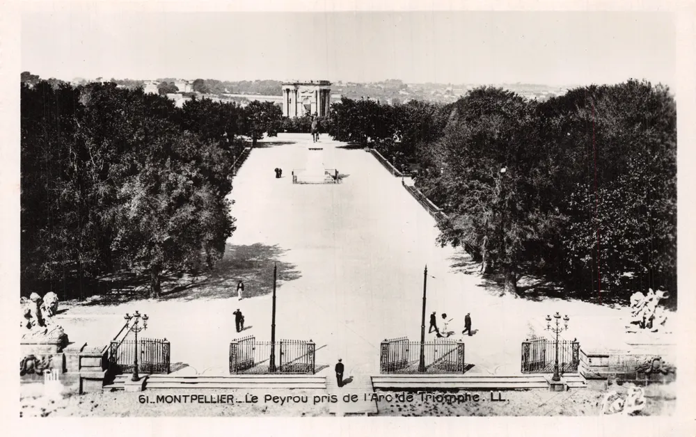 Montpellier — Le Peyrou pris de l'Arc de Triomphe — LL, éditeur LL - Recto