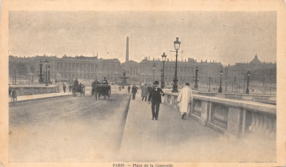 Paris — Place de la Concorde — Ansicht des Brückenteils mit dem Obelisken und Gebäuden - Vorderseite