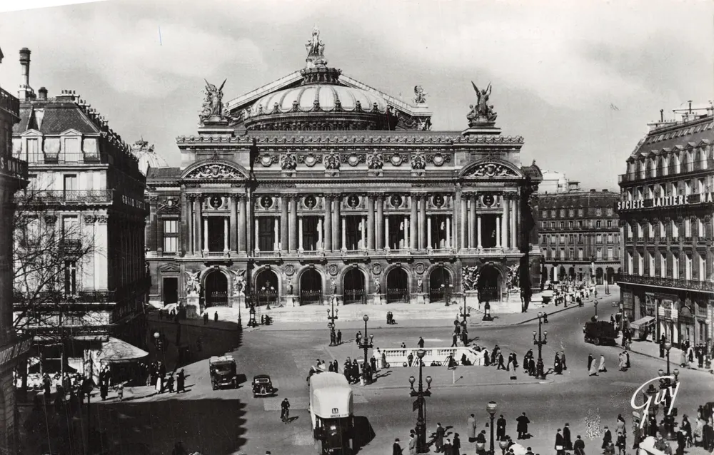 Place de l'Opéra — Opéra Garnier — éditeur GUY - आगे